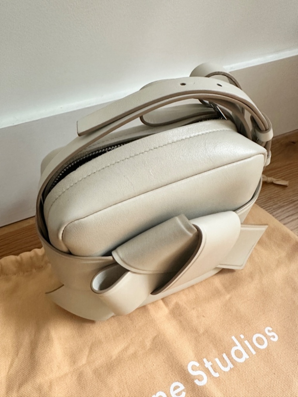 ACNE Musubi Camera Bag / White Cream (Sand Beige) - Picture 2 of 12